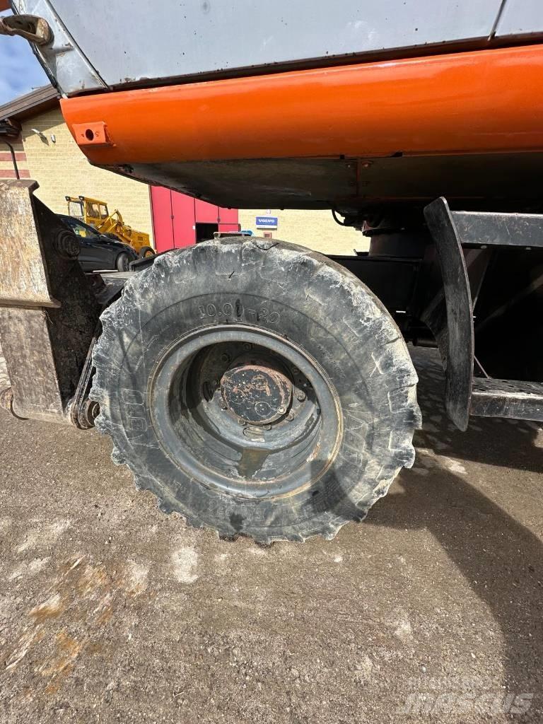 Hitachi EX 165 Kolesové rýpadlá