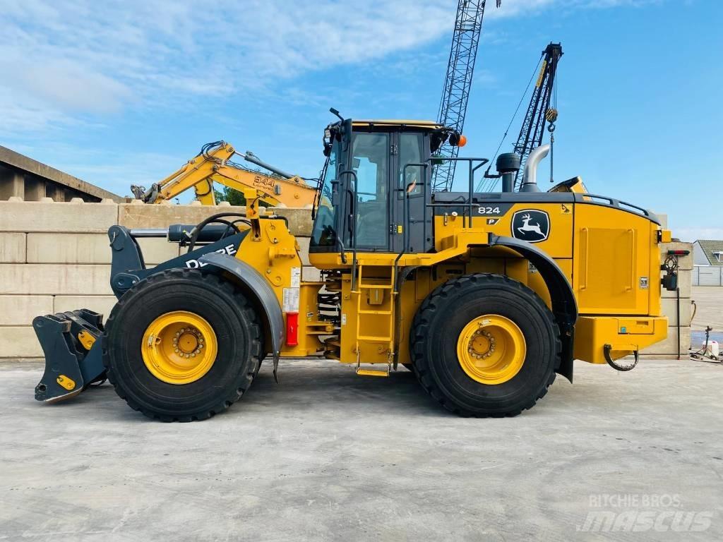 John Deere 824p Kolesové nakladače