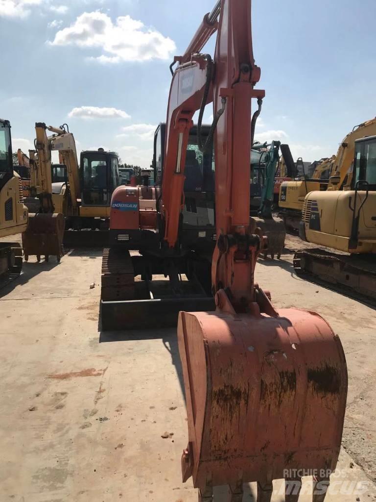 Doosan dx60 Pásové rýpadlá