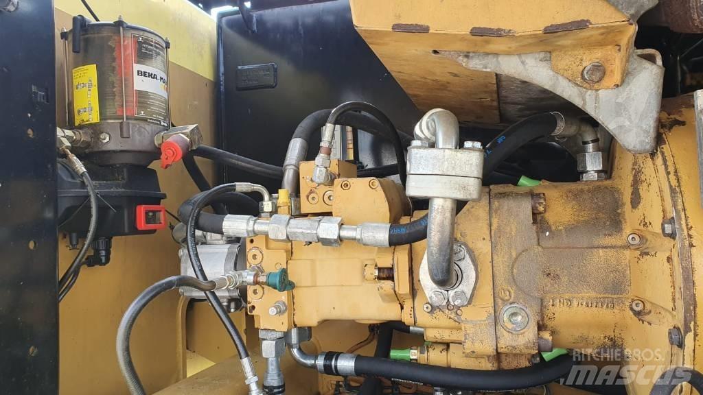 CAT M 318 D MH Stroje pre manipuláciu s odpadom