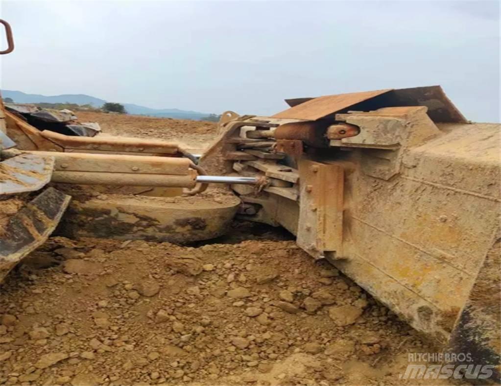 CAT D 6 N Pásové dozéry