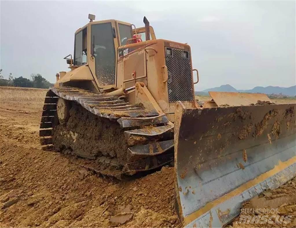 CAT D 6 N Pásové dozéry