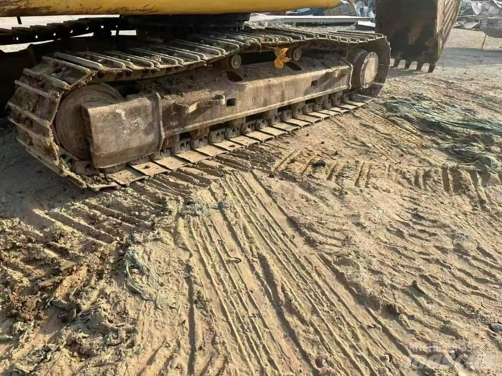 CAT 320 D2 Pásové rýpadlá