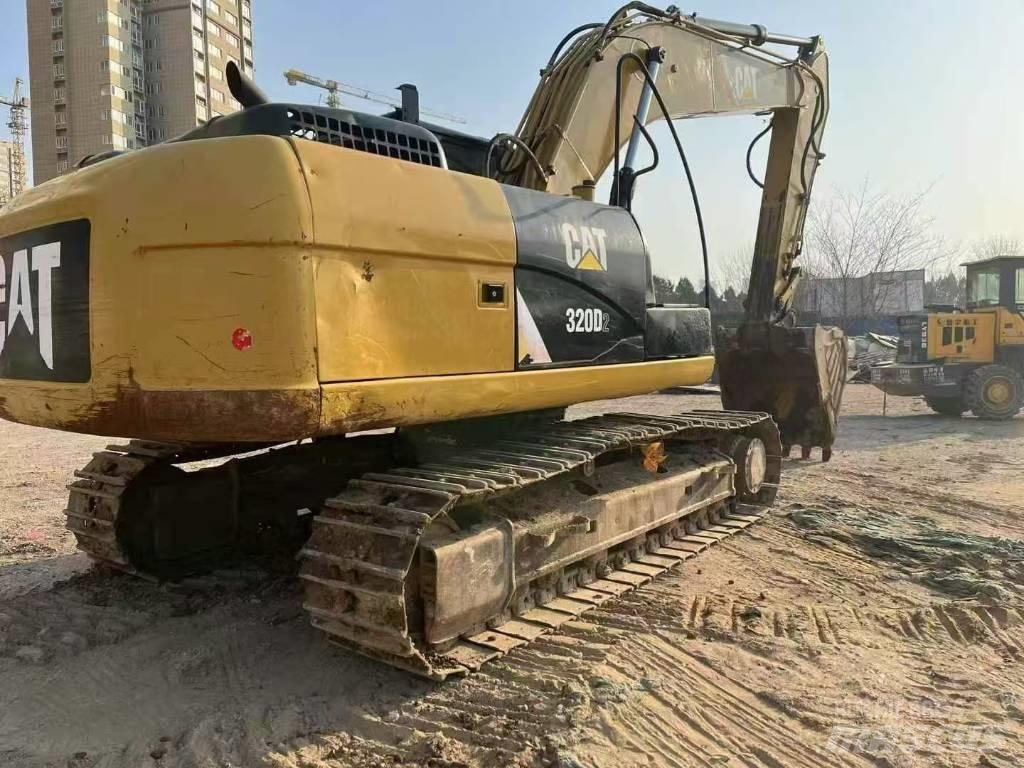 CAT 320 D2 Pásové rýpadlá
