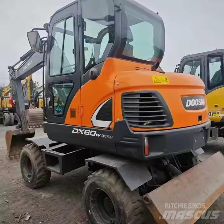Doosan DX60W Kolesové rýpadlá