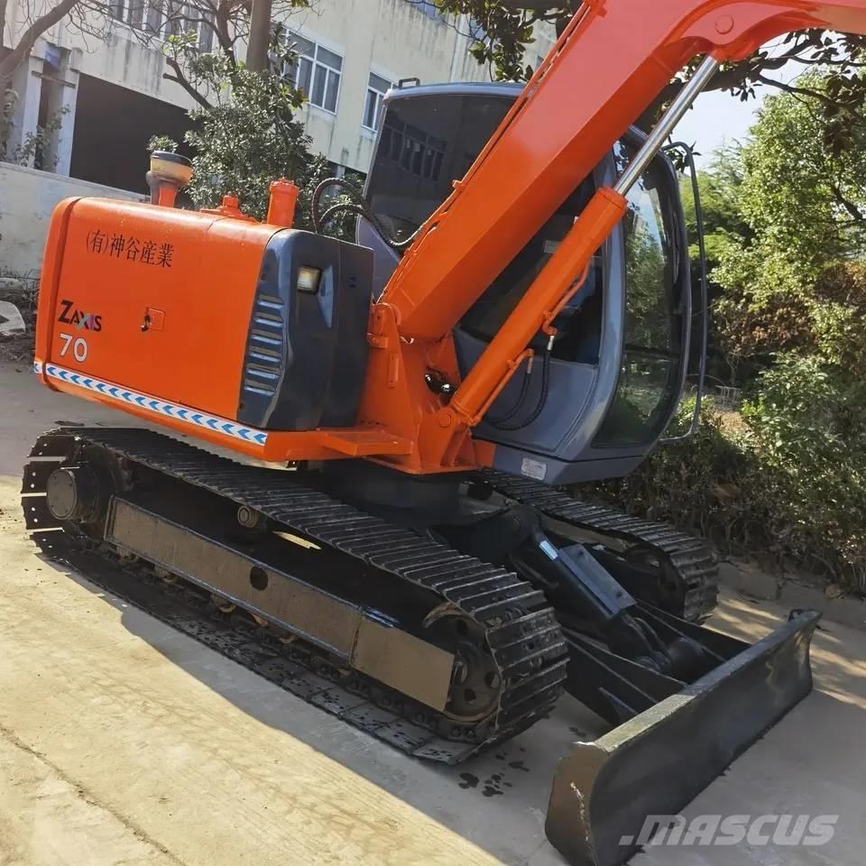 Hitachi ZX70 Midi rýpadlá 7 t - 12 t