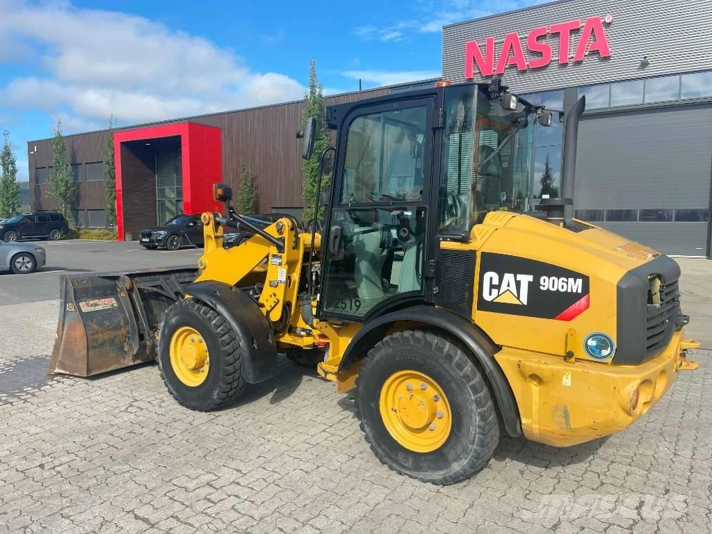 CAT 906M Kolesové nakladače