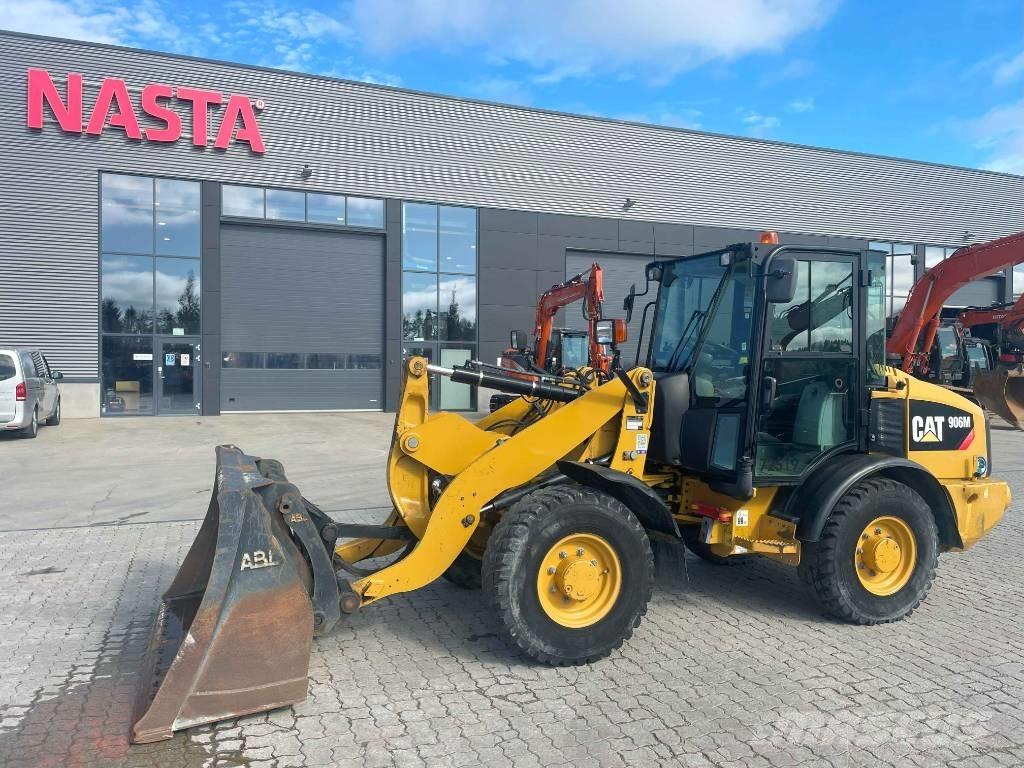 CAT 906M Kolesové nakladače