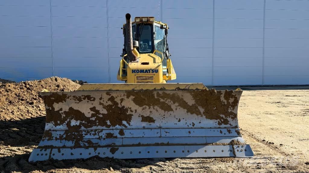 Komatsu D 61 PXI-23 Pásové dozéry