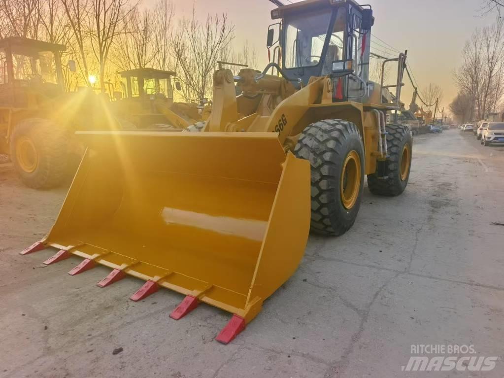 CAT 966G Kolesové nakladače