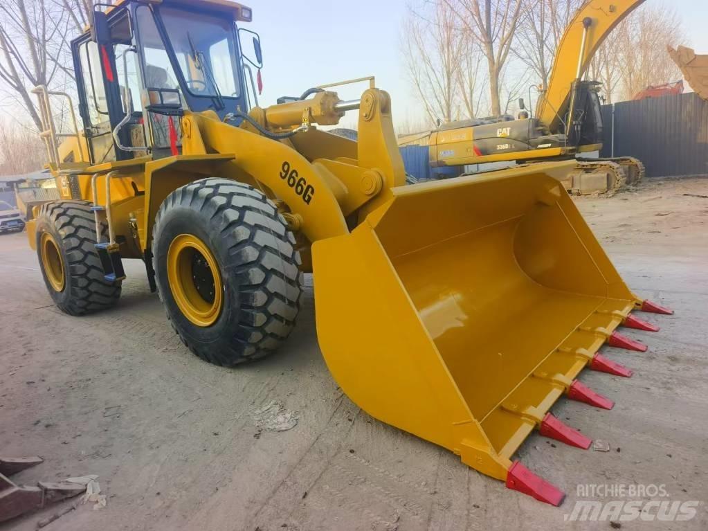 CAT 966G Kolesové nakladače