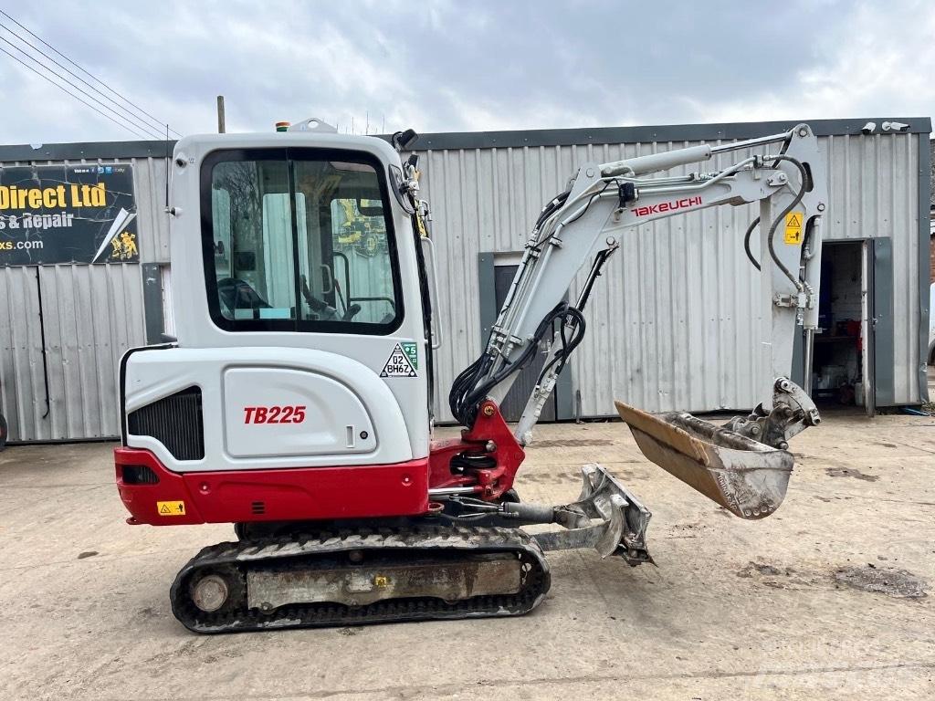 Takeuchi TB 225 Mini rýpadlá < 7t