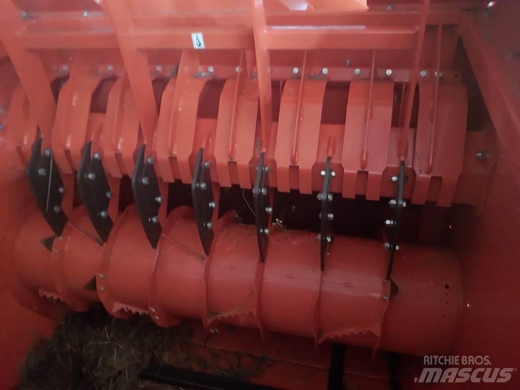 Kubota BC 1300 PRO Drviče a rezače balíkov