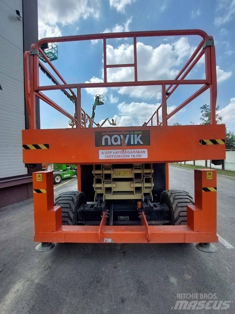 JLG 330 LRT Nožnicové zdvíhacie plošiny