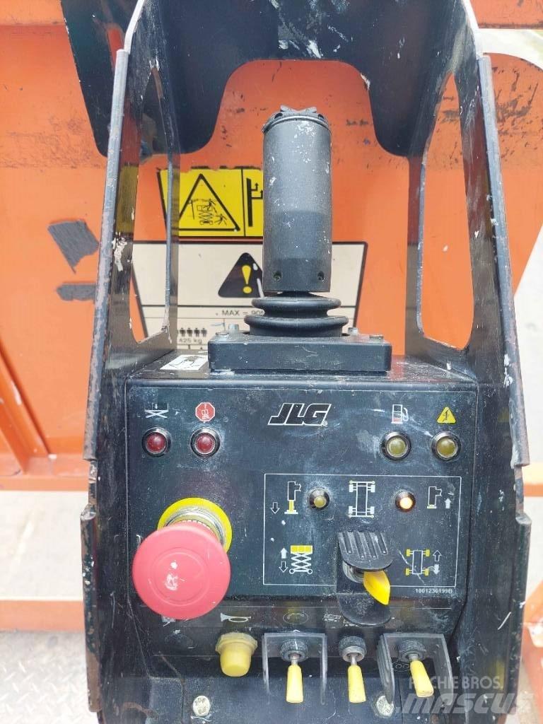 JLG 330 LRT Nožnicové zdvíhacie plošiny