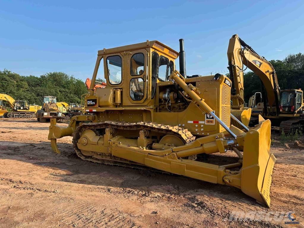 CAT D 7 G Pásové dozéry