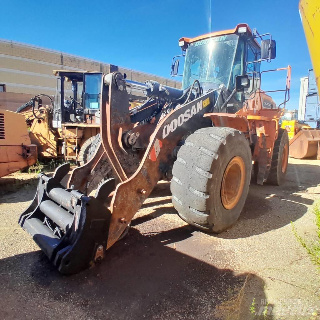 Doosan DL 300-5 Kolesové nakladače