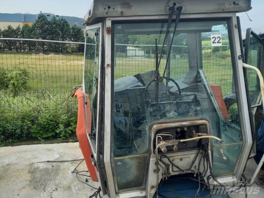 Massey Ferguson 3080 Kabíny a interiér