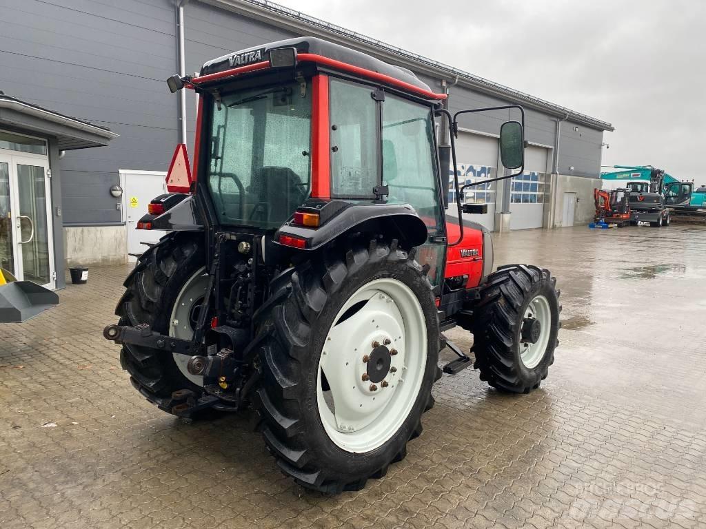 Valtra 700-4 Traktory