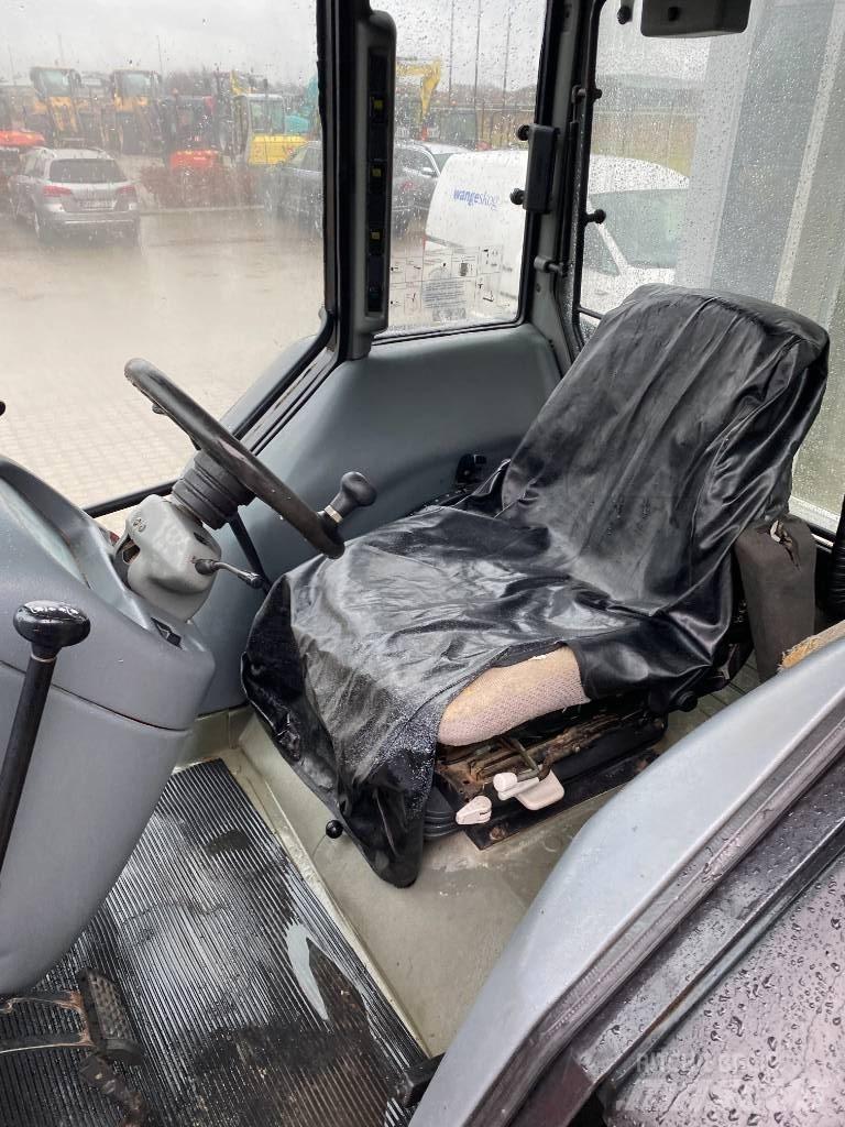 Valtra 700-4 Traktory