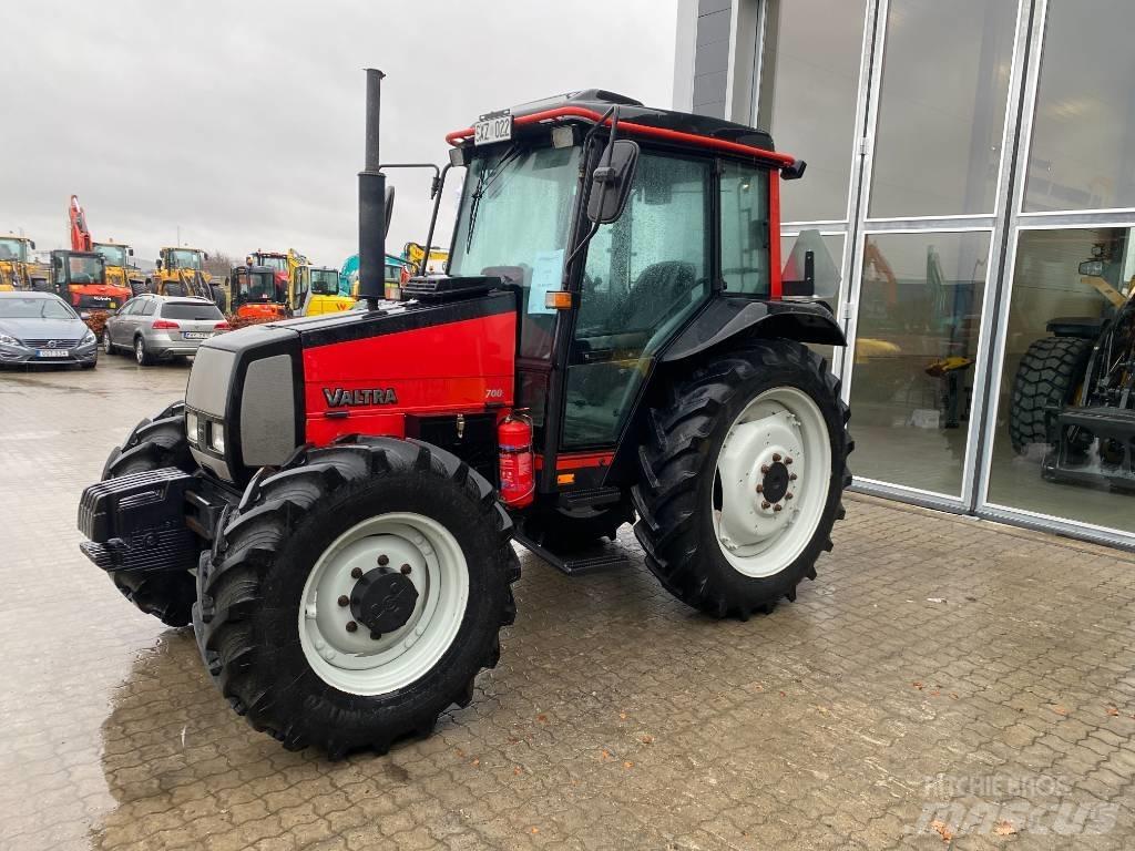 Valtra 700-4 Traktory