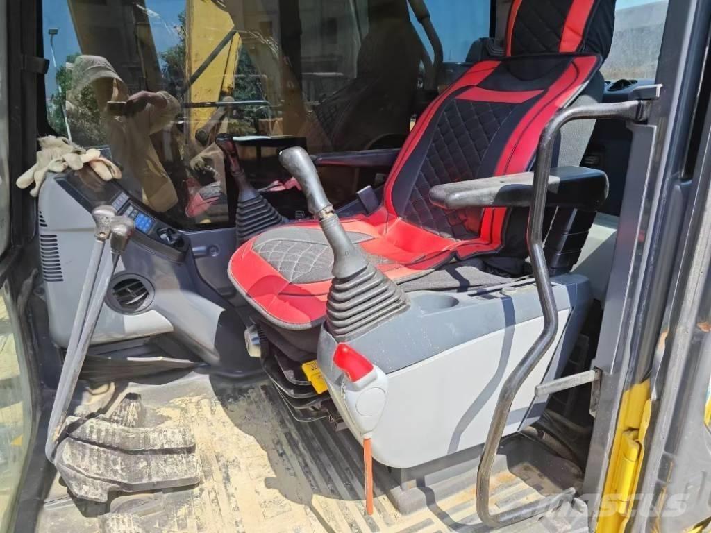 Komatsu PC 450-8 Pásové rýpadlá