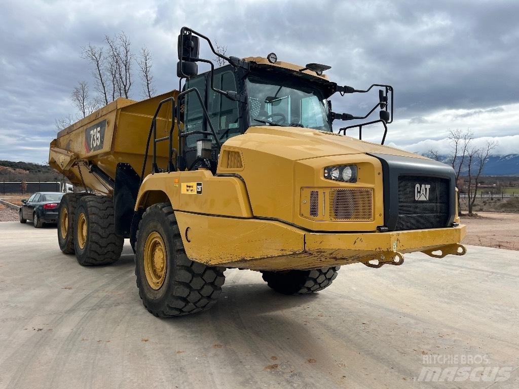 CAT 735 Kĺbové nákladné autá