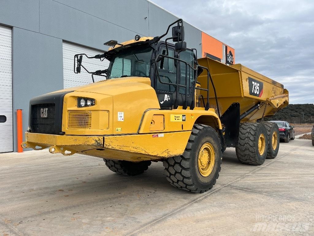 CAT 735 Kĺbové nákladné autá