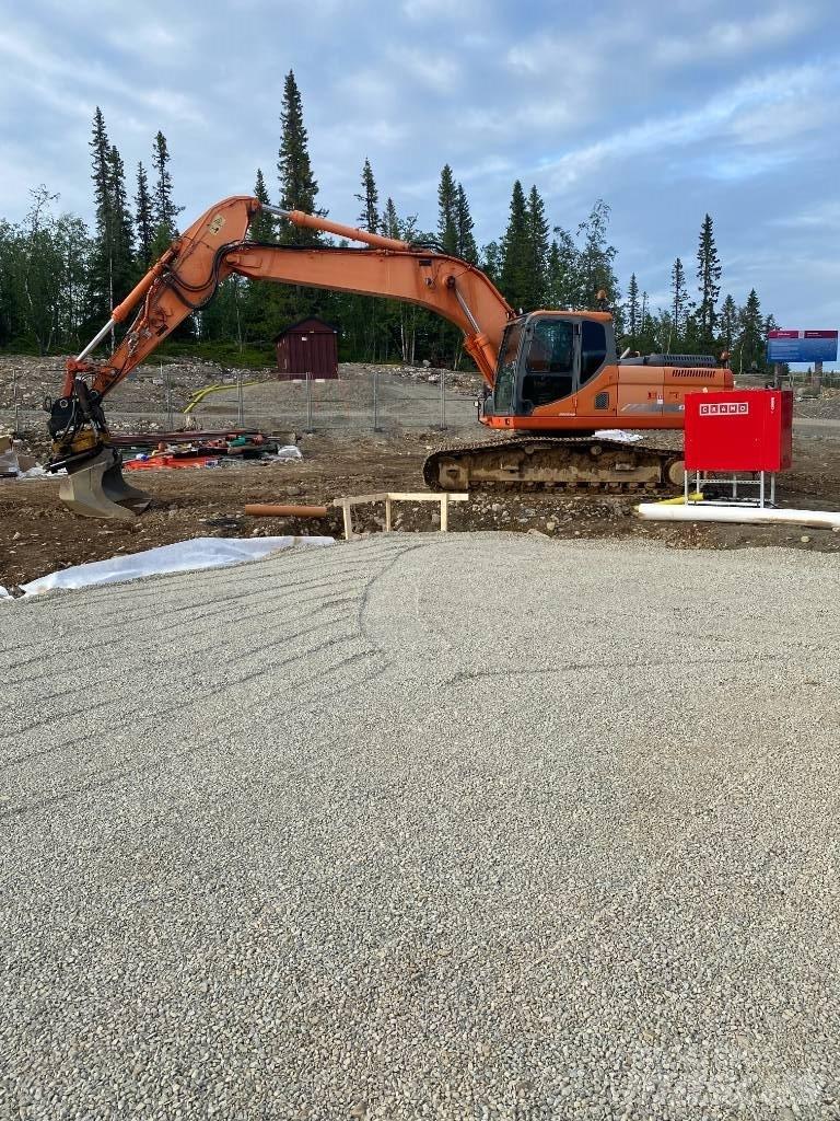 Doosan DX 255 Pásové rýpadlá