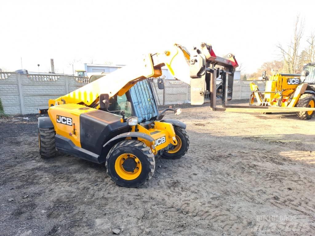 JCB 525-60 Teleskopické manipulátory