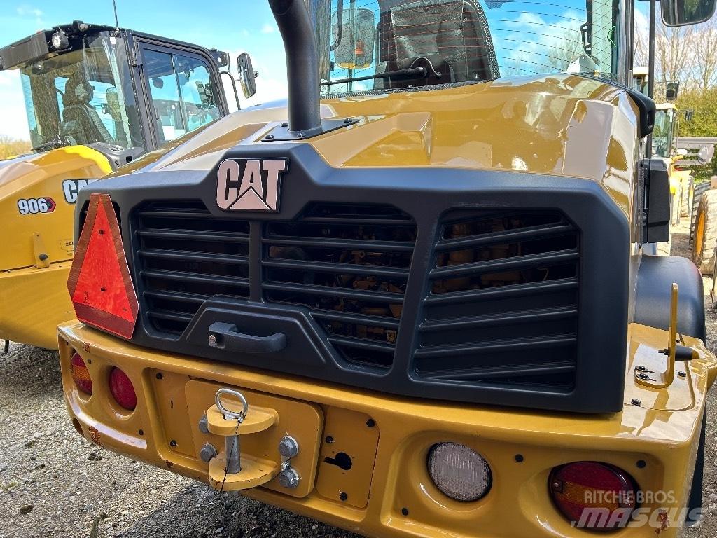 CAT 906 Kolesové nakladače