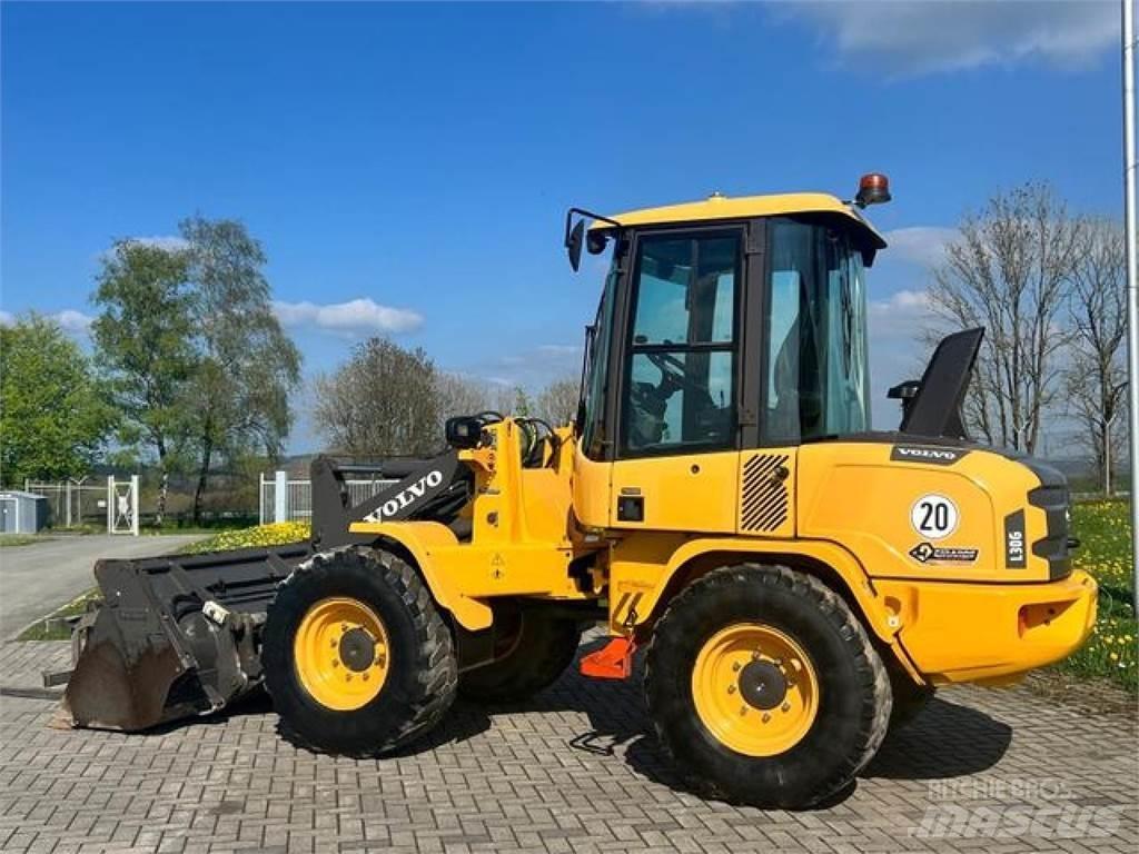 Volvo L30G Kolesové nakladače