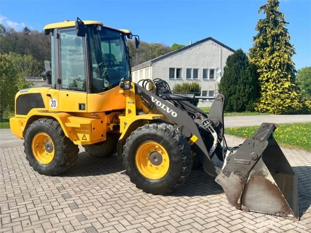 Volvo L30G Kolesové nakladače