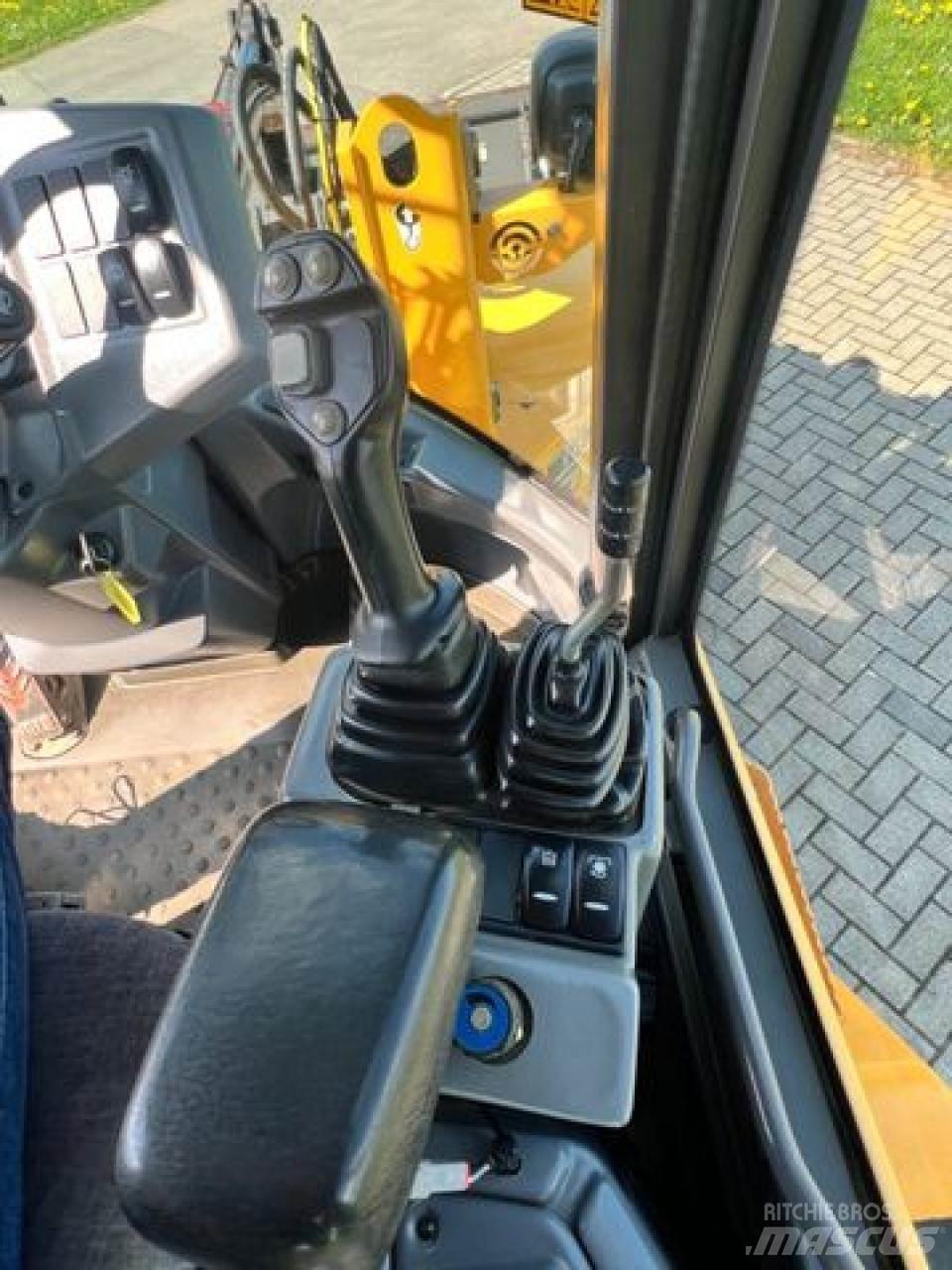 Volvo L30G Kolesové nakladače