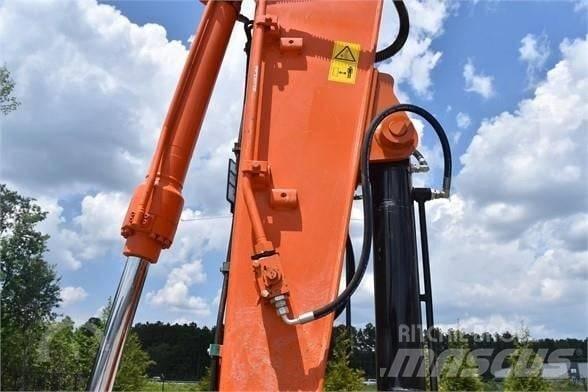 Hitachi ZX 135 Pásové rýpadlá