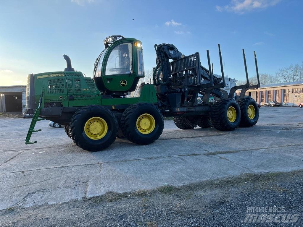 John Deere 1910G Lesné traktory