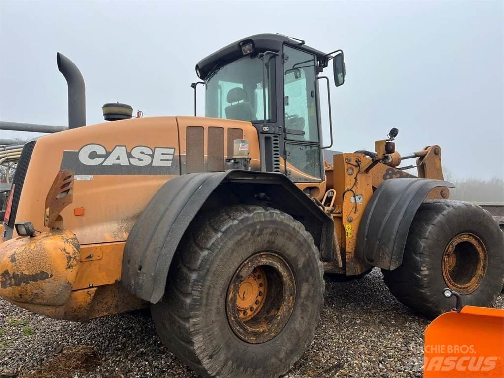 Case IH 821E Kolesové nakladače