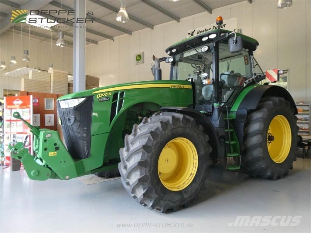 John Deere 8370R Traktory