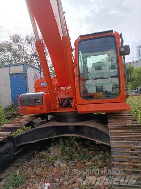 Doosan DX 300 Pásové rýpadlá