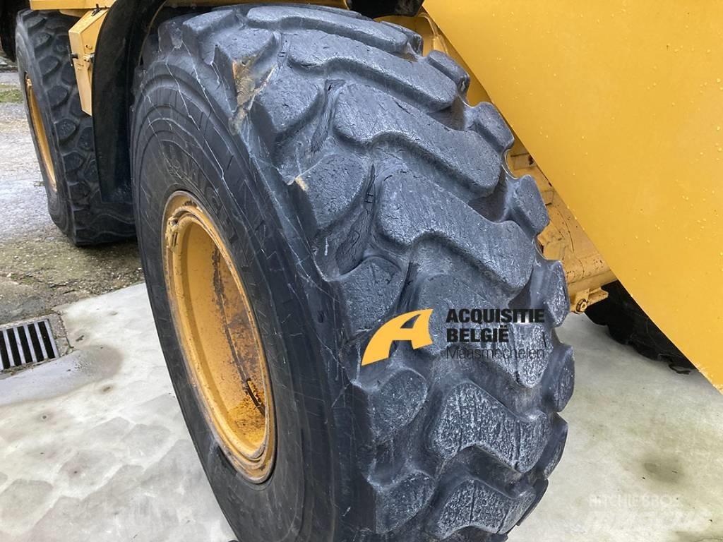CAT 930M Kolesové nakladače