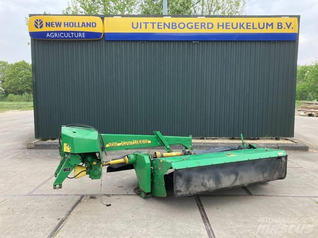 John Deere 328 Žacie stroje