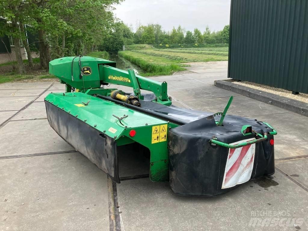 John Deere 328 Žacie stroje