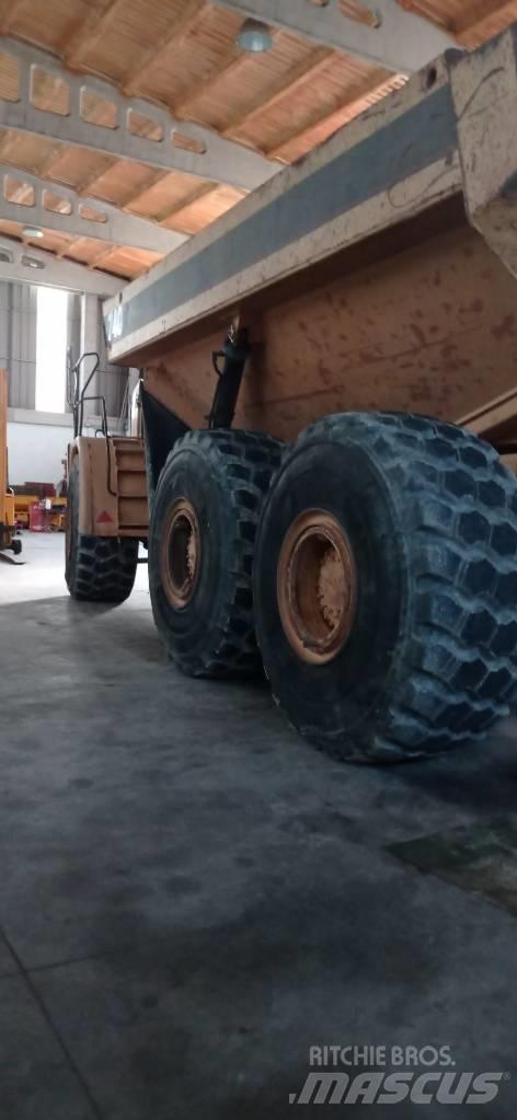 CAT 740 Kĺbové nákladné autá