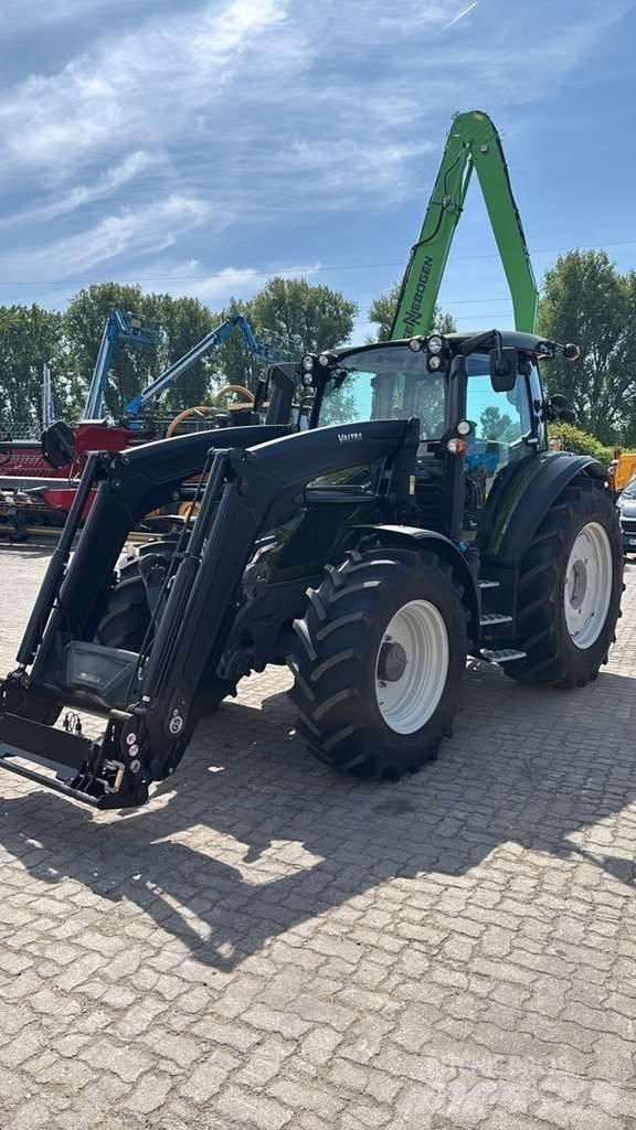 Valtra G135 Traktory