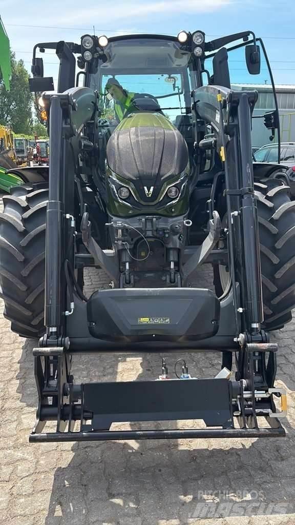 Valtra G135 Traktory