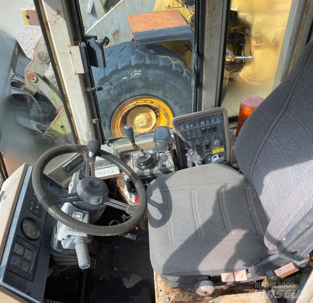 CAT 928F Kolesové nakladače