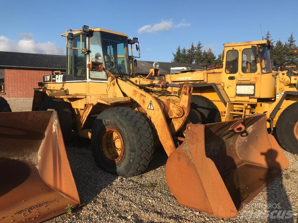 CAT 928F Kolesové nakladače