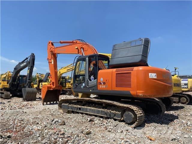 Hitachi ZX 250 Pásové rýpadlá