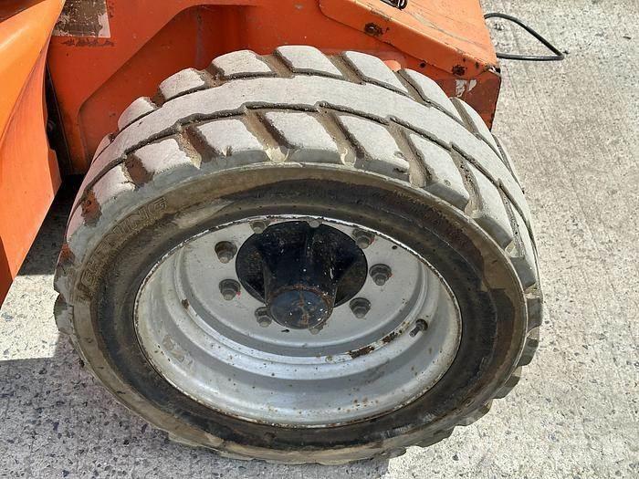 JLG E450 Kĺbové plošiny