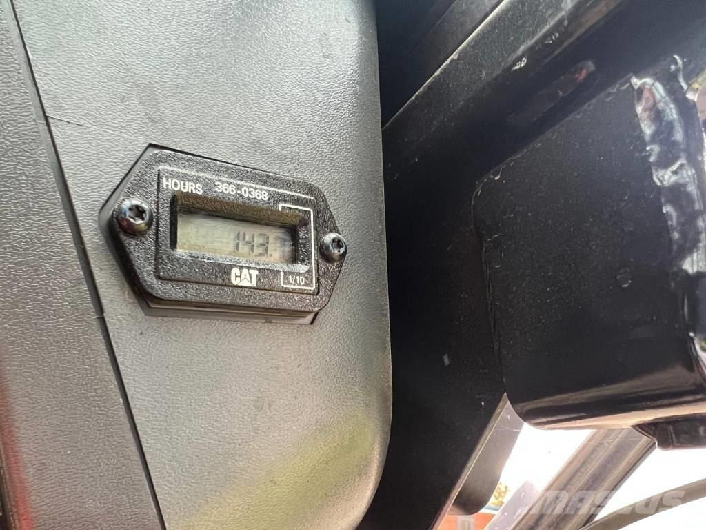 CAT 216 B 3 Šmykom riadené nakladače